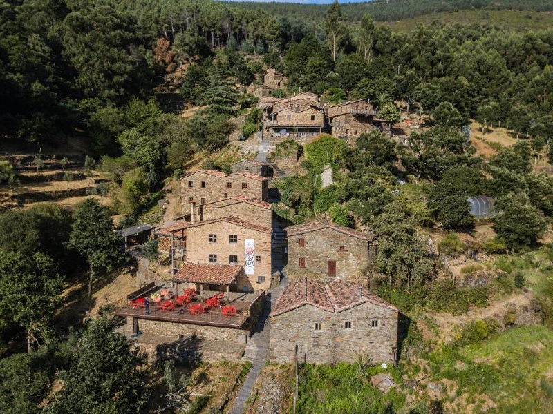 Hotel in Lousa mit Balkon