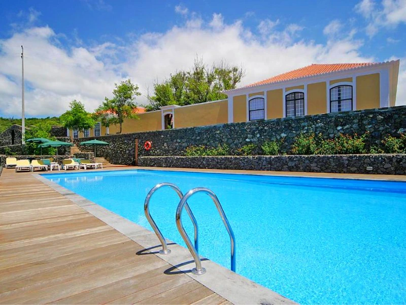 Einladender Pool in Terceira