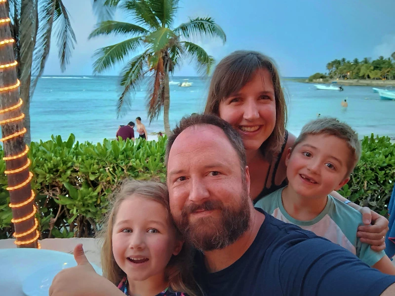Familienselfie in Akumal in Mexiko