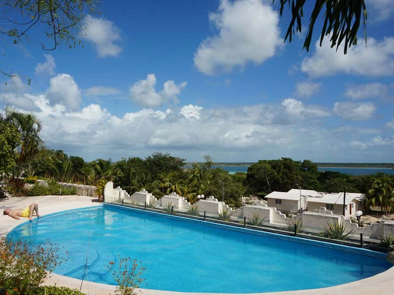 Pool im Hotel in Bacalar in Mexiko