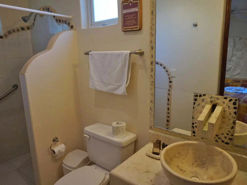 Bad im Hotel in Bacalar in Mexiko