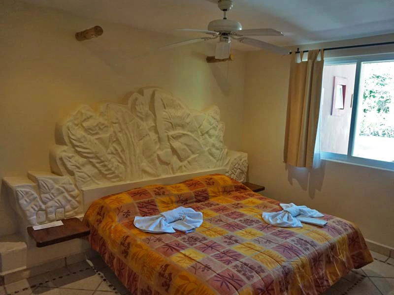 Bett im Hotel in Bacalar in Mexiko