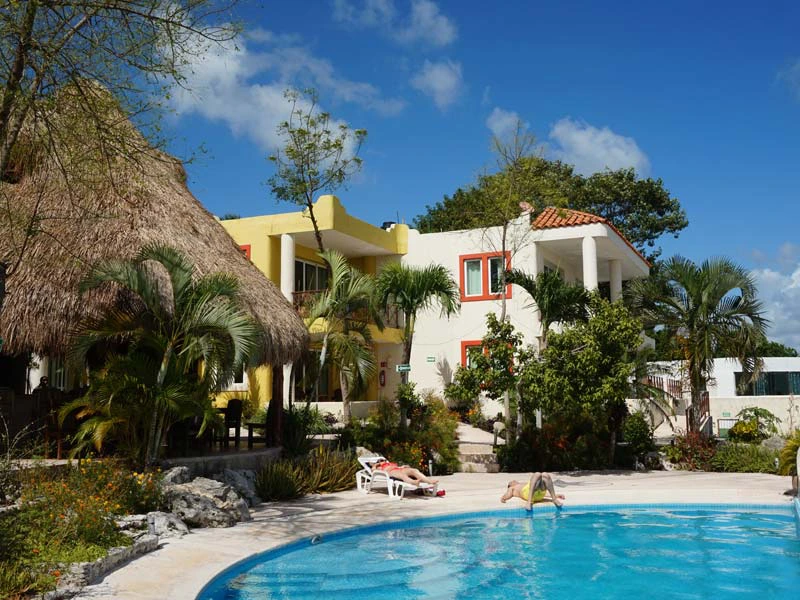 Hotelpool in Bacalar in Mexiko