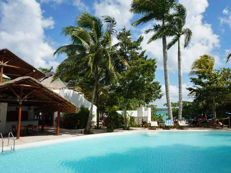 Hotelpool in Bacalar in Mexiko