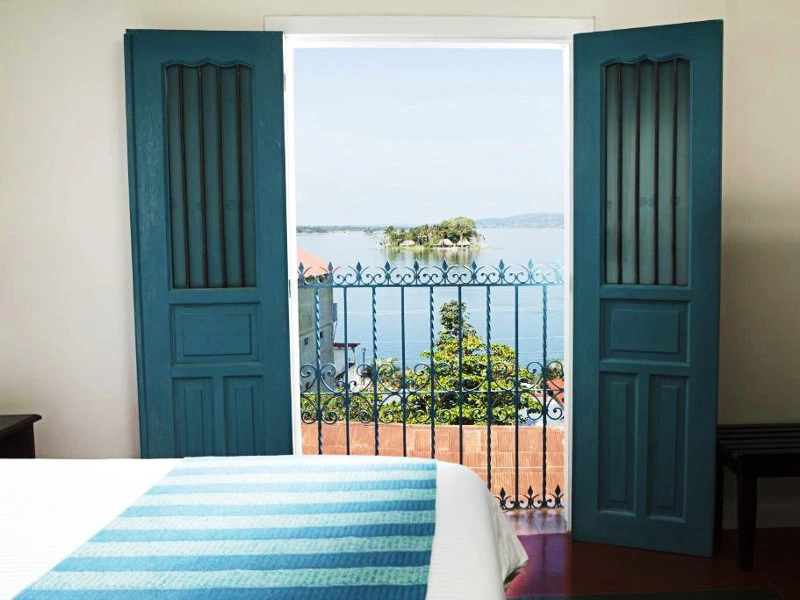 Hotelzimmer in Flores mit Blick auf den See