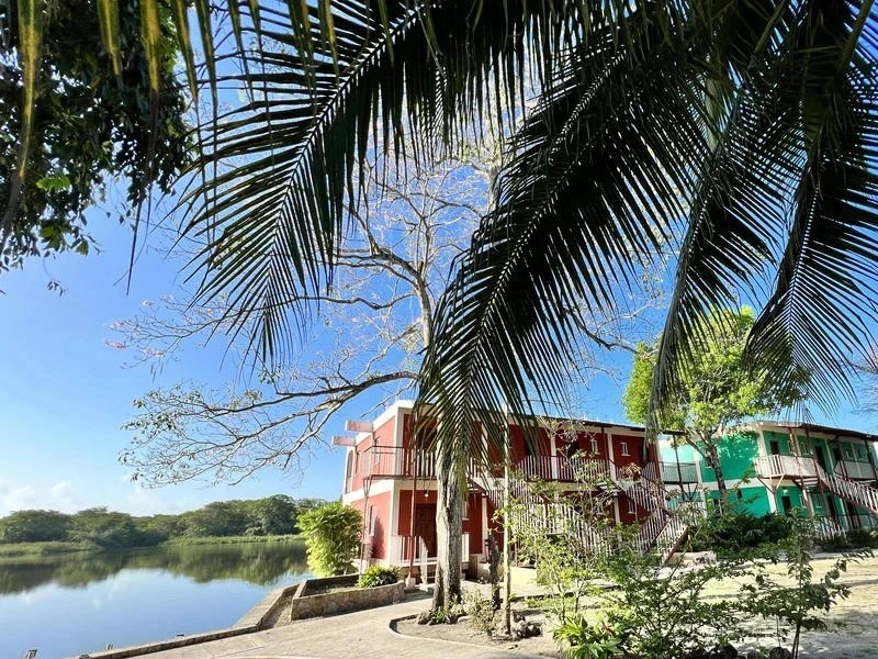 Hotel am Fluss in Lamanai Belize