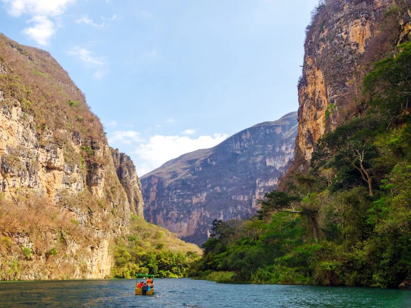 Boot im Sumidero Canyon in Mexiko