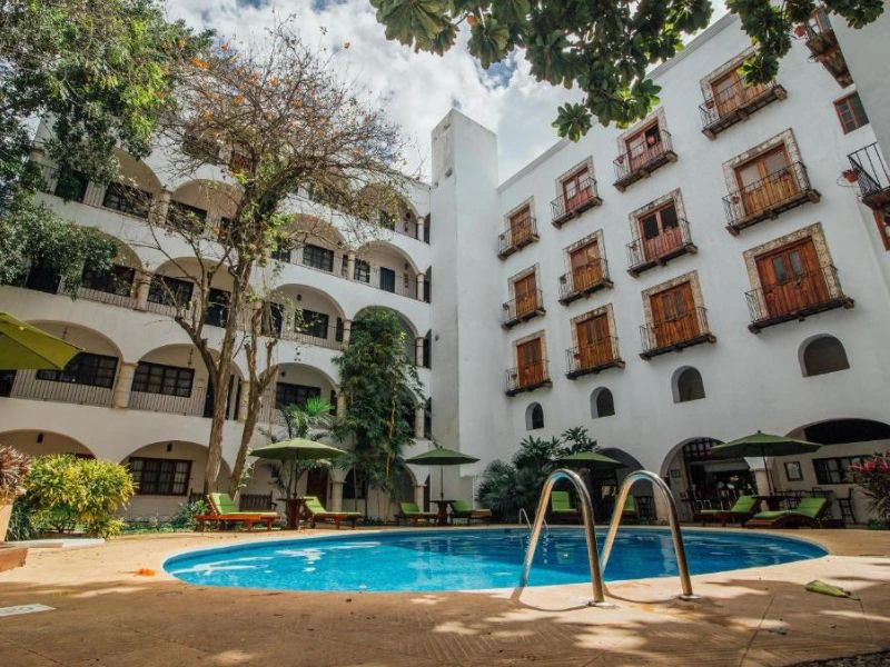 Fassade im Hotel bei Chichen Itza in Mexiko