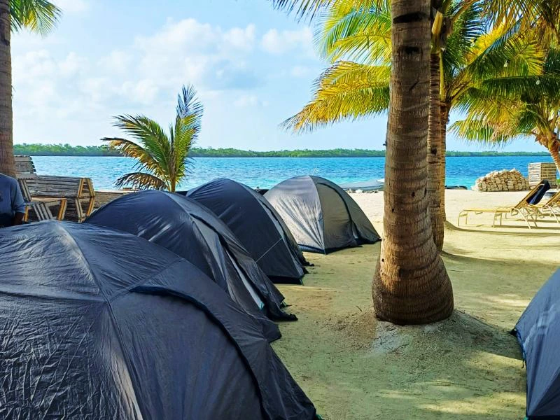 Zelte am Strand in Belize