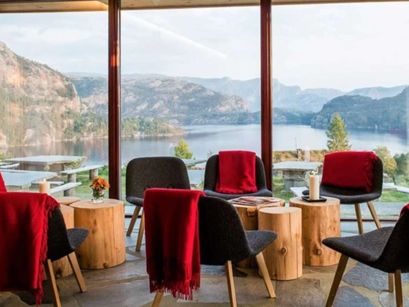 Hotelbar mit Aussicht, Norwegen