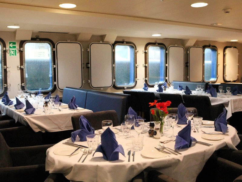 Restaurant im Schiff, Spitzbergen, Norwegen