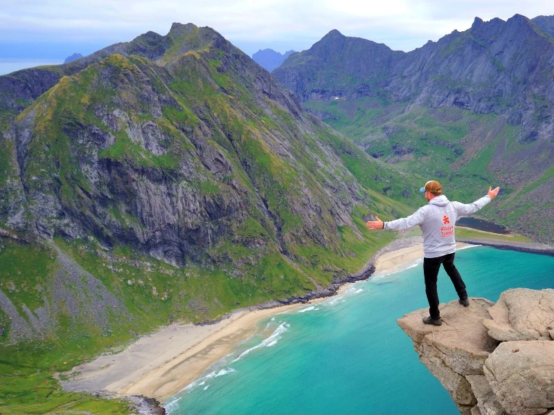 Lofoten Wanderung auf den Bergen in Norwegen
