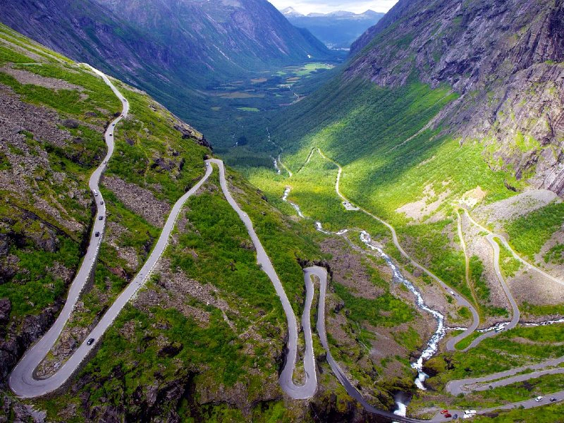 Trollstigen Route bergab in Norwegen