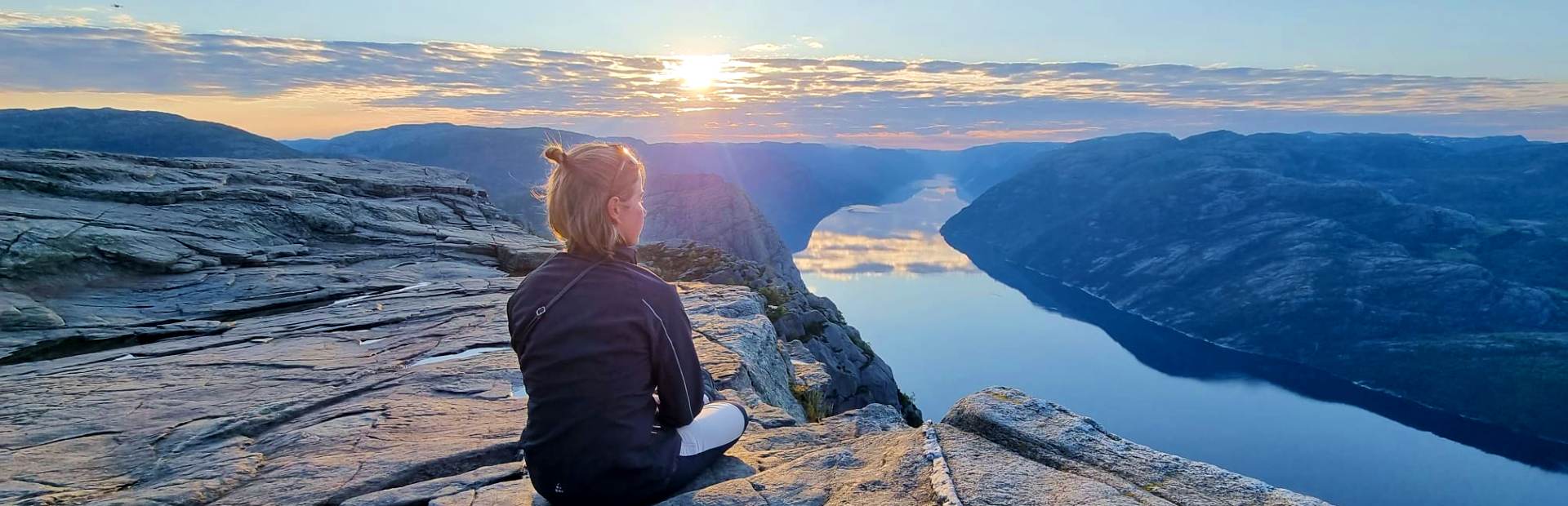Ausblick zum Sonnenaufgang am Preikestolen in Norwegen