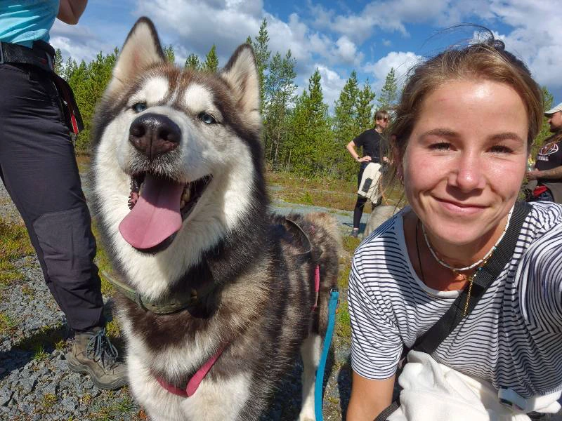 Frau mit Husky