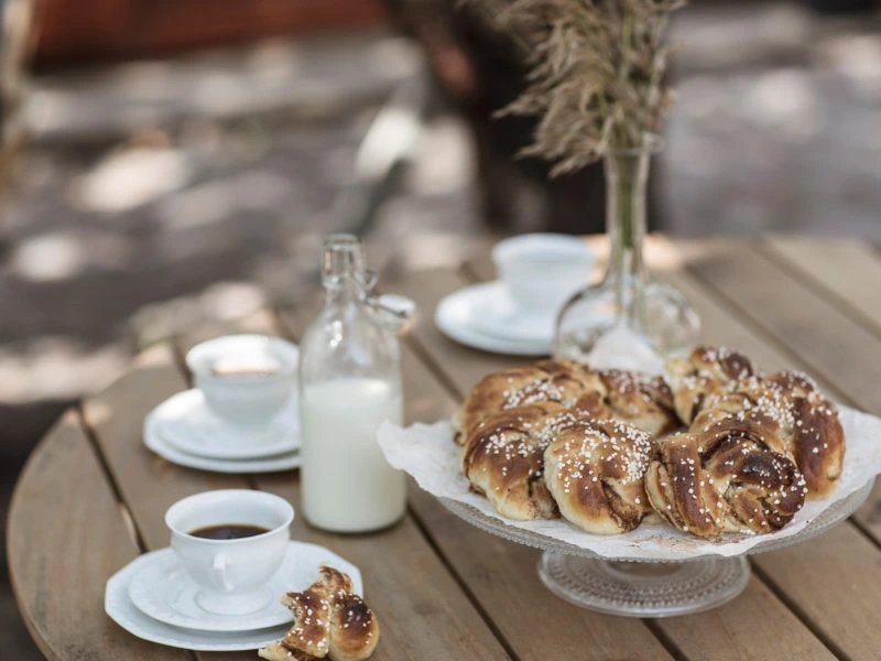 Fika mit Kaffee und Zimtschnecken in Schweden