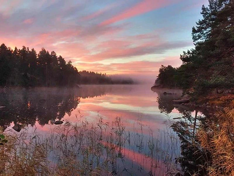 Sonnenuntergang ĂĽber einem See