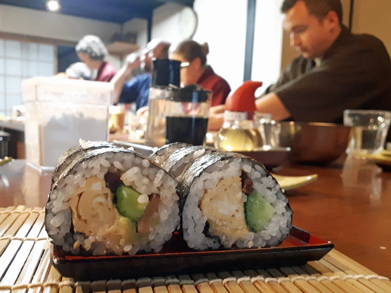 Sushirollen beim Bento Kochkurs in Kyoto