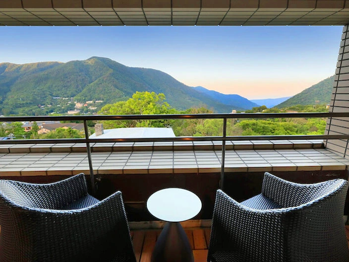 Aussicht von der Hotelterasse in Hakone