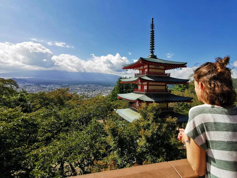 Ausblick auf den Mount Fuji von Chureito Pagode in Kawaguchiko