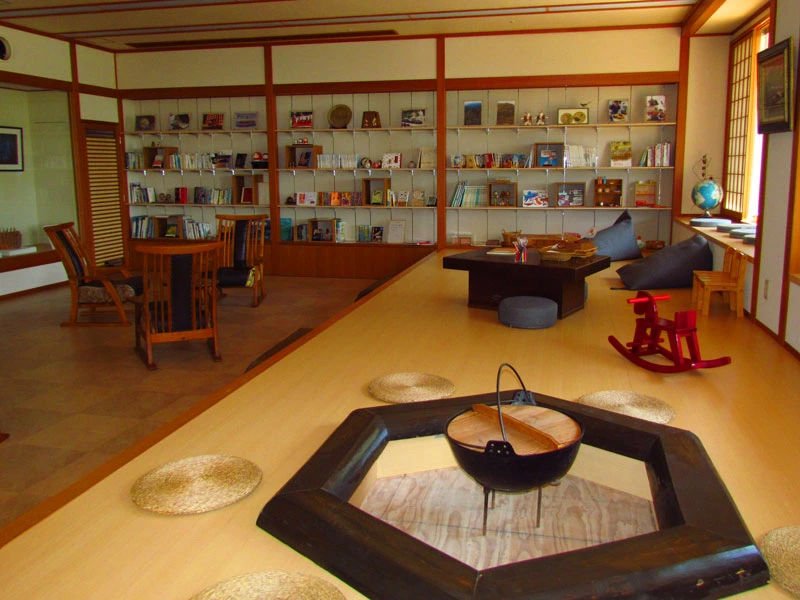 Gemütliche Hotellobby mit Tatami Matten am Biwa See