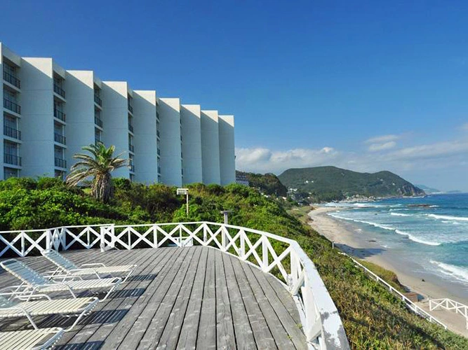 Hotelterasse mit Blick auf den Shirahama Strand
