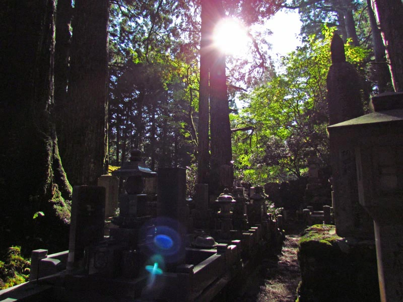 Koyasan Friedhof am Abend