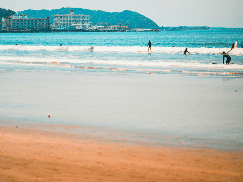 Surfer am Strand von Kamakura