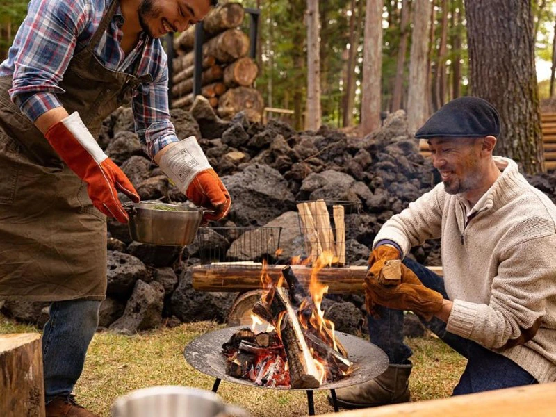 Lagerfeuer beim Glamping in Kawaguchiko
