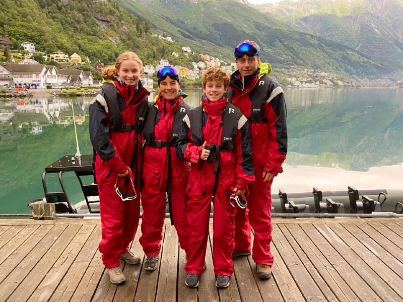 Norwegen - Ausgerüstet für die Speedboat Tour auf dem Hardangerfjord