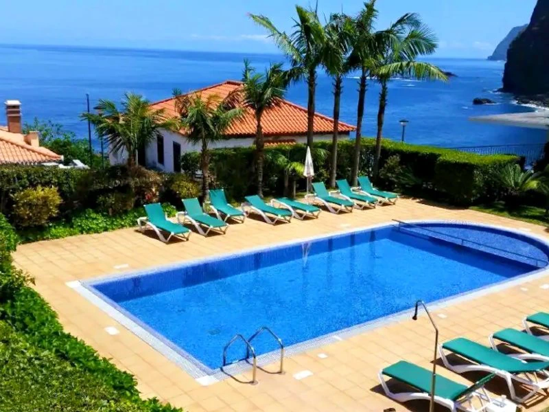 Pool der Quinta bei Santana auf Madeira