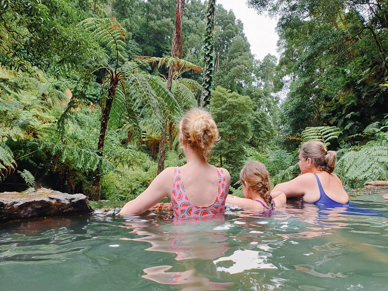 Sao Miguel Azoren Furnas mit Kindern