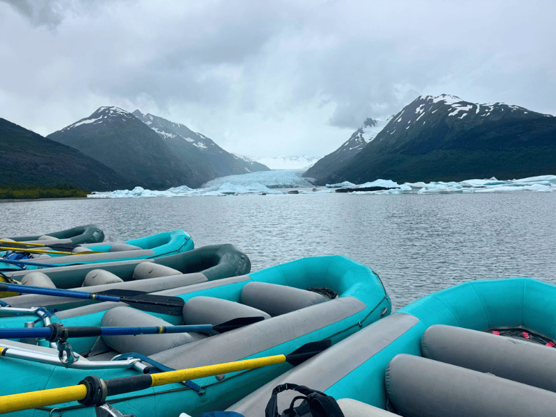 Boot für die Überfahrt zum Gletscher