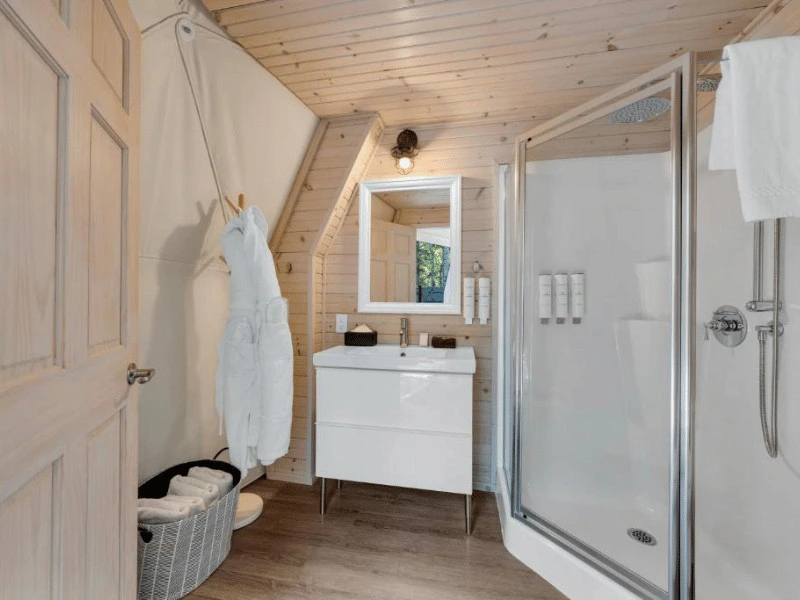 Badezimmer in Strandhotel in Lunenburg, Kanada