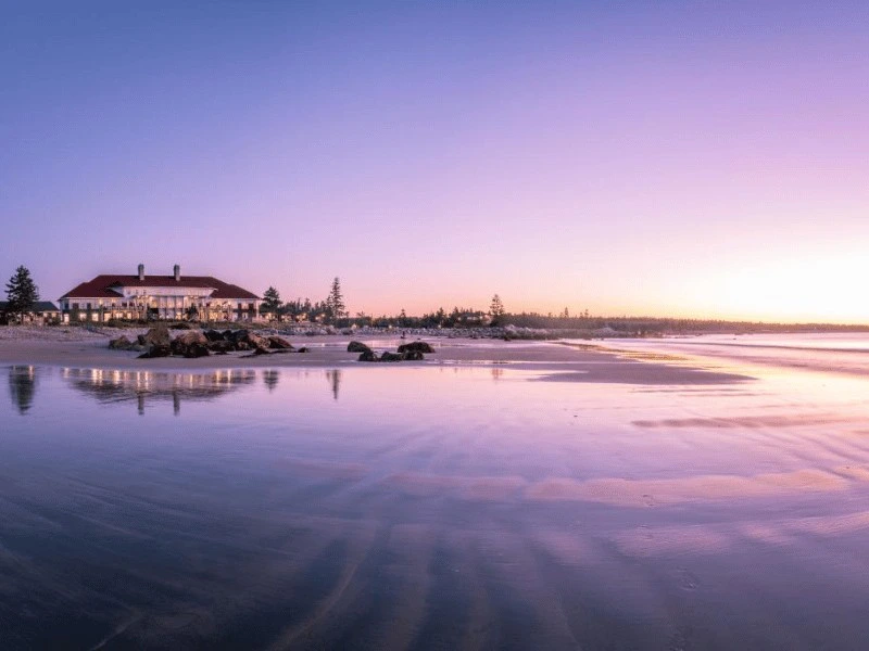 Aussicht aufs Meer und das Strandhotel in Lunenburg, Kanada