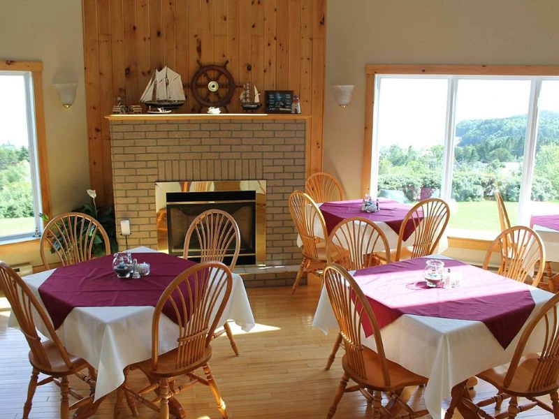 Restaurant in der Unterkunft in Alma, Kanada