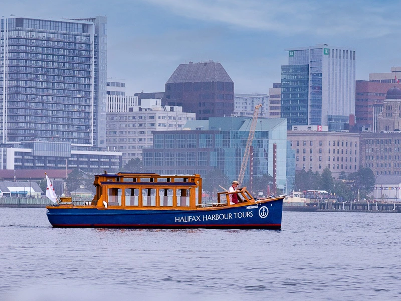 Elektroboot im Hafen von Halifax