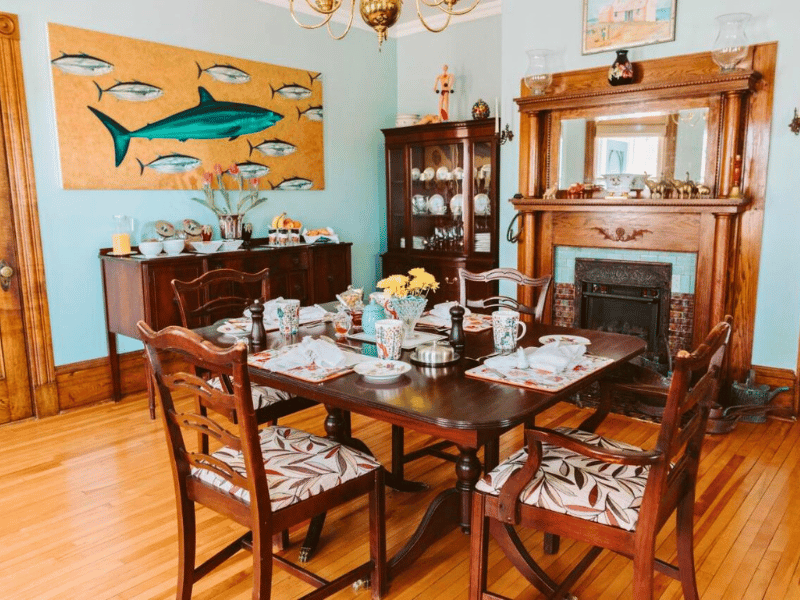 Gedeckter Tisch in der Unterkunft in Lunenburg, Kanada