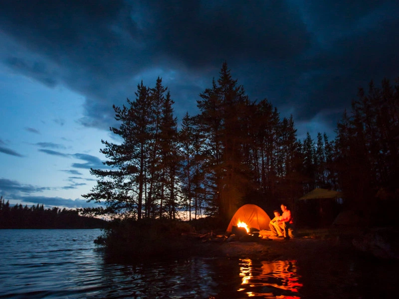 Algonquin - Campingplatz mit Lagerfeuer, Kanada