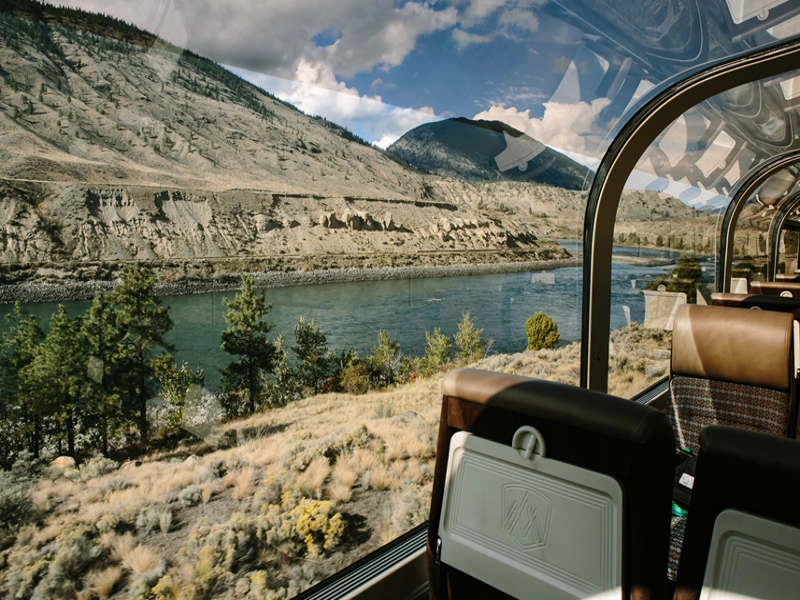 Rocky Mountaineer Doppelstock Waggons mit Glaskuppel, Kanada
