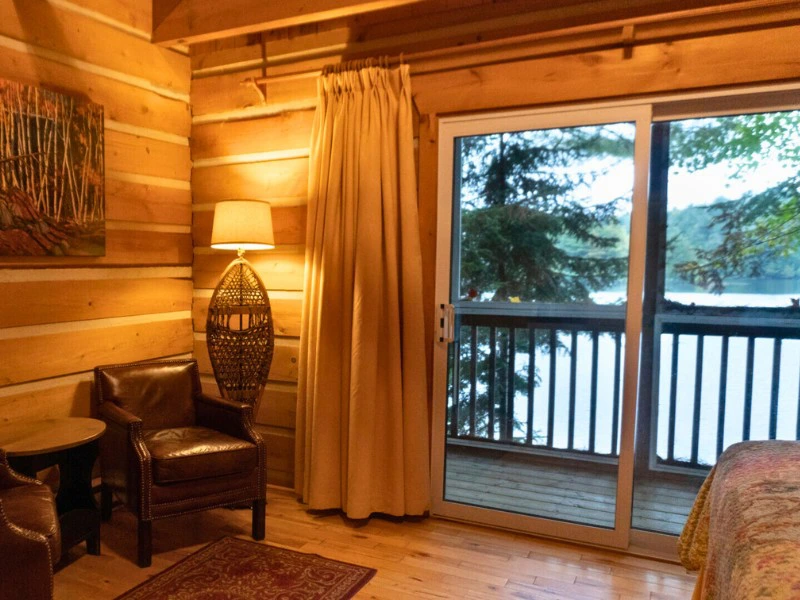 Aussicht in der Algonquin Park Lodge, Kanada