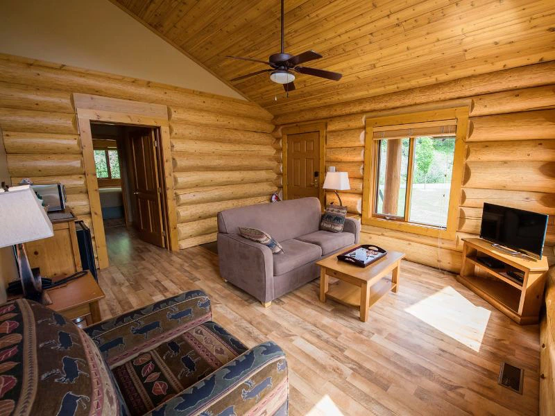 Wohnzimmer in Blockhütte bei Clearwater, Kanada