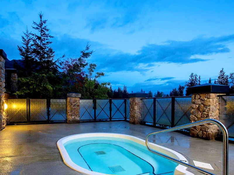 Pool der Lodge in Golden, Kanada