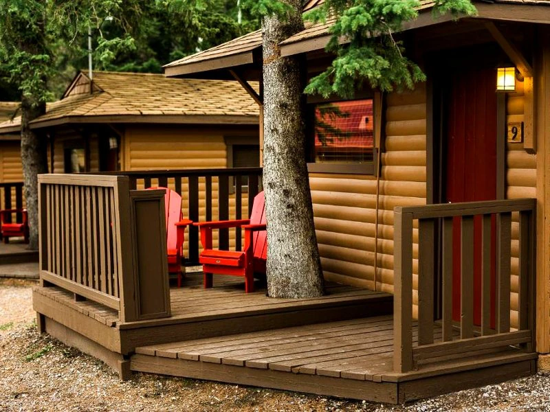 Blockhütten mit Veranda in Jasper, Kanada