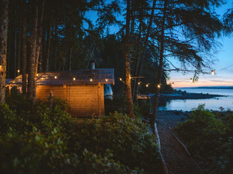 Abends im Orca Camp an der Johnstone Strait, Kanada