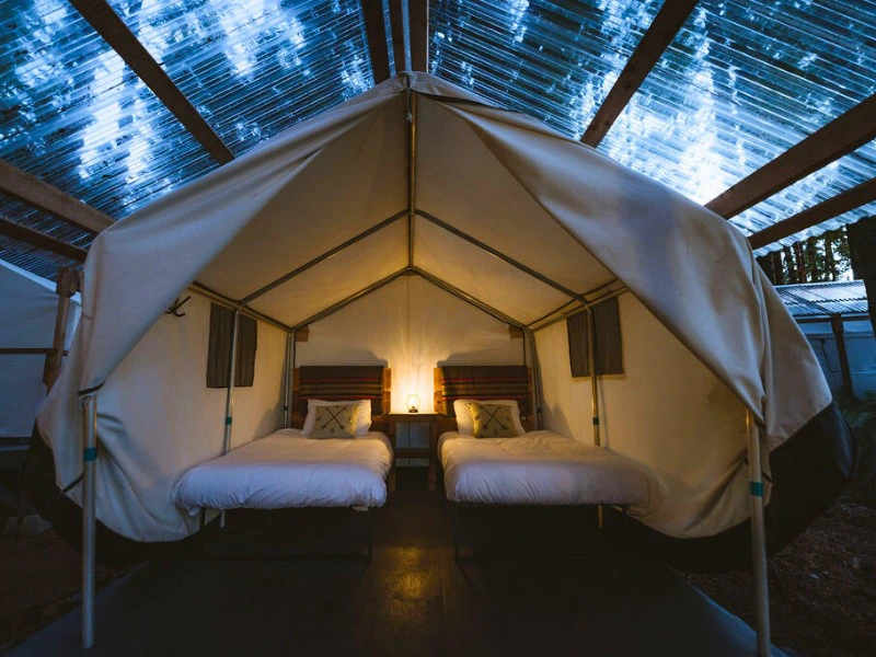 Zelt im Orca Camp an der Johnstone Strait, Kanada