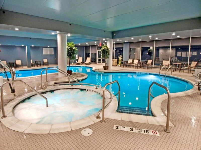 Pool im Hotel an den Niagarafällen, Kanada