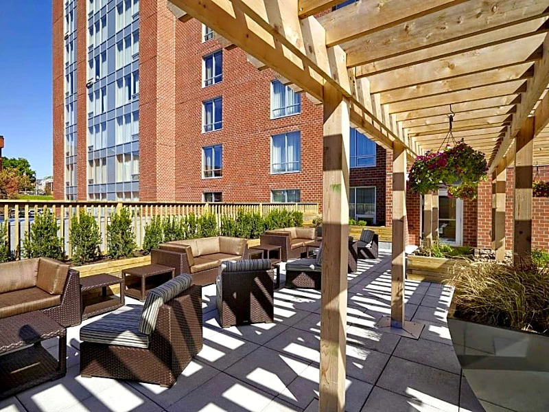 Terrasse am Hotel in Halifax, Kanada