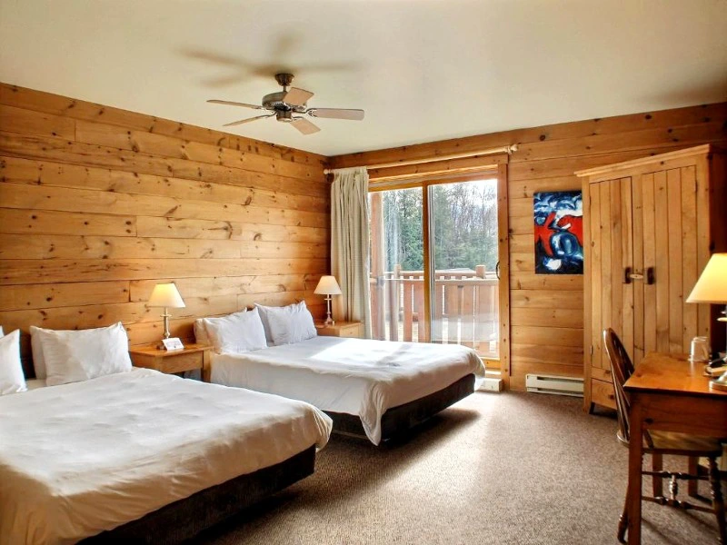 Zimmer der Sacacomie Lodge, Canada