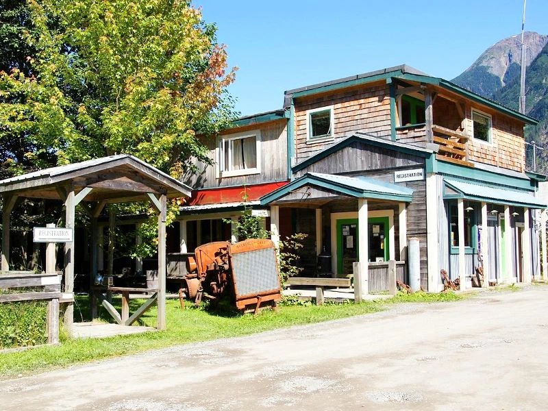 Rezeption am Hotel in Stewart, Kanada